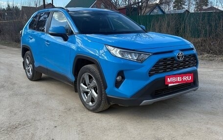 Toyota RAV4, 2019 год, 2 950 000 рублей, 2 фотография