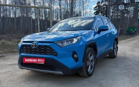 Toyota RAV4, 2019 год, 2 950 000 рублей, 3 фотография