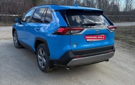 Toyota RAV4, 2019 год, 2 950 000 рублей, 5 фотография