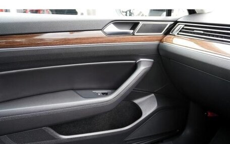 Volkswagen Passat B8 рестайлинг, 2017 год, 1 380 000 рублей, 26 фотография