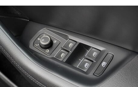 Volkswagen Passat B8 рестайлинг, 2017 год, 1 380 000 рублей, 29 фотография
