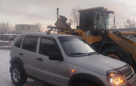 Chevrolet Niva I рестайлинг, 2003 год, 470 000 рублей, 1 фотография