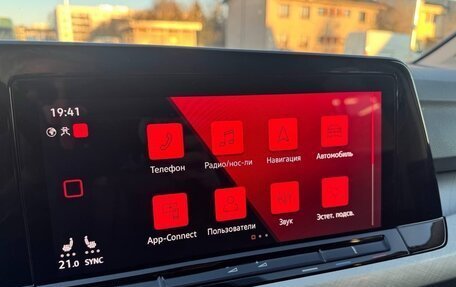 Volkswagen Golf VIII, 2023 год, 2 060 000 рублей, 19 фотография