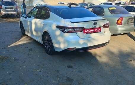 Toyota Camry, 2021 год, 3 450 000 рублей, 2 фотография