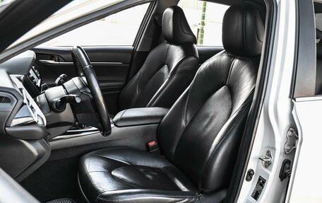 Toyota Camry, 2018 год, 2 284 000 рублей, 10 фотография