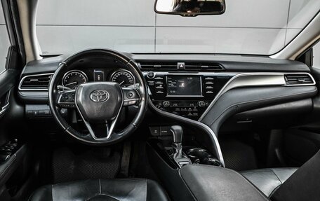 Toyota Camry, 2018 год, 2 284 000 рублей, 6 фотография