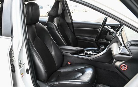 Toyota Camry, 2018 год, 2 284 000 рублей, 8 фотография