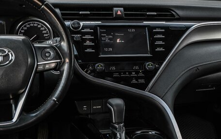 Toyota Camry, 2018 год, 2 284 000 рублей, 20 фотография