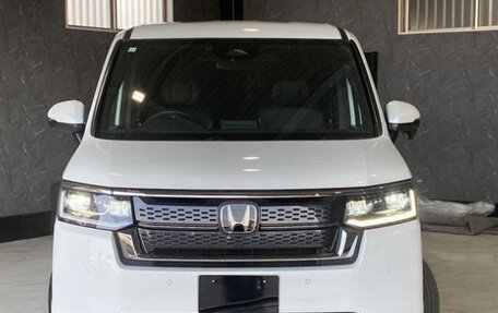 Honda Stepwgn, 2022 год, 1 960 000 рублей, 2 фотография