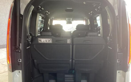 Honda Stepwgn, 2022 год, 1 960 000 рублей, 12 фотография