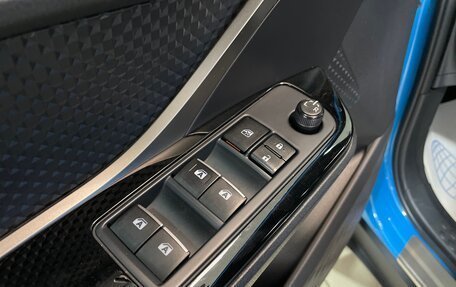 Toyota C-HR I рестайлинг, 2019 год, 2 180 000 рублей, 12 фотография