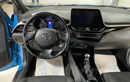 Toyota C-HR I рестайлинг, 2019 год, 2 180 000 рублей, 21 фотография