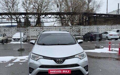 Toyota RAV4, 2017 год, 2 050 000 рублей, 3 фотография