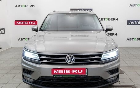 Volkswagen Tiguan II, 2019 год, 2 179 900 рублей, 2 фотография