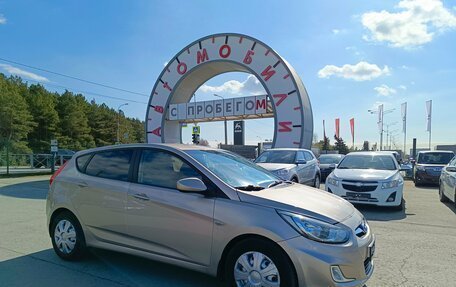 Hyundai Solaris II рестайлинг, 2011 год, 735 000 рублей, 1 фотография