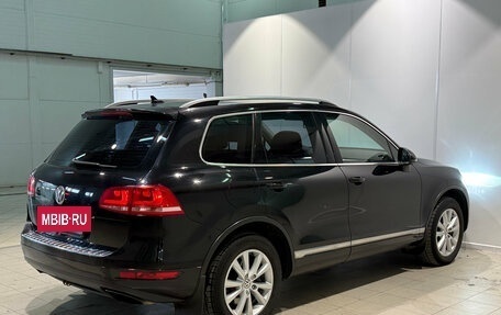 Volkswagen Touareg III, 2011 год, 1 800 000 рублей, 5 фотография