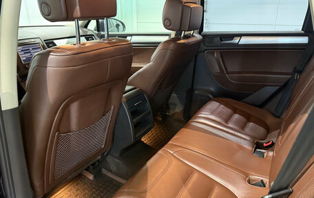 Volkswagen Touareg III, 2011 год, 1 800 000 рублей, 7 фотография