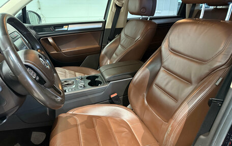 Volkswagen Touareg III, 2011 год, 1 800 000 рублей, 10 фотография