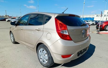 Hyundai Solaris II рестайлинг, 2011 год, 735 000 рублей, 4 фотография