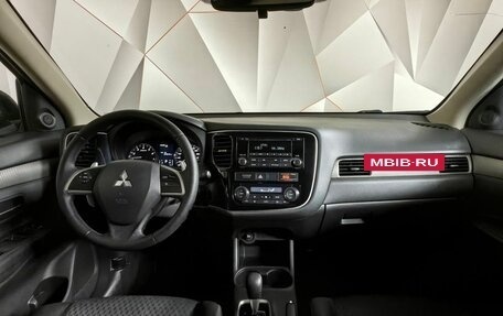 Mitsubishi Outlander III рестайлинг 3, 2013 год, 1 215 000 рублей, 14 фотография