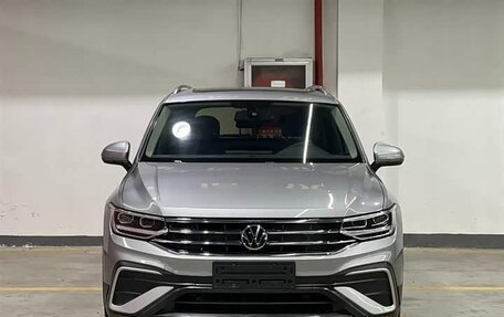 Volkswagen Tiguan II, 2021 год, 2 180 000 рублей, 2 фотография