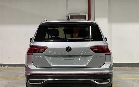 Volkswagen Tiguan II, 2021 год, 2 180 000 рублей, 5 фотография