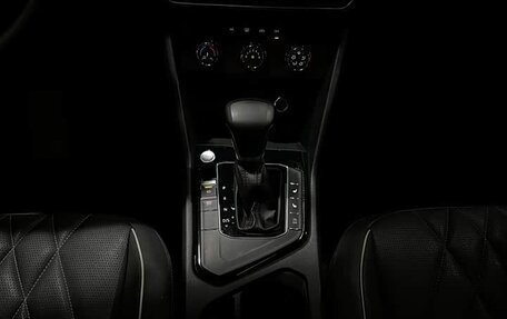Volkswagen Tiguan II, 2021 год, 2 180 000 рублей, 10 фотография