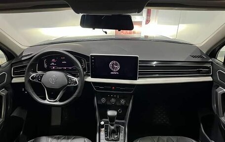 Volkswagen Tiguan II, 2021 год, 2 180 000 рублей, 7 фотография