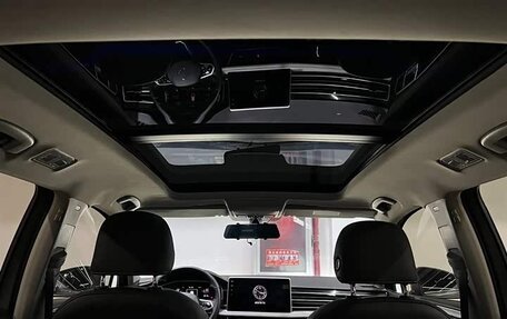 Volkswagen Tiguan II, 2021 год, 2 180 000 рублей, 14 фотография