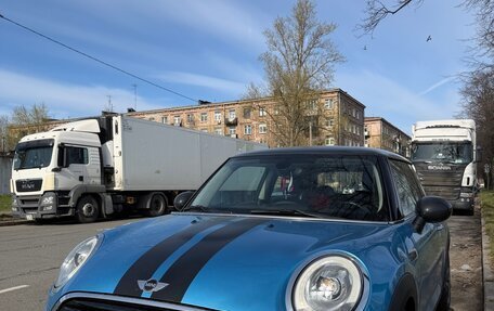 MINI Hatch, 2017 год, 1 999 000 рублей, 2 фотография