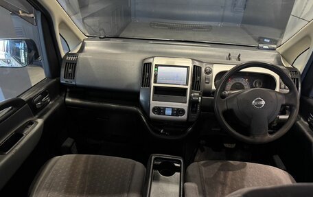 Nissan Serena III, 2006 год, 900 000 рублей, 12 фотография