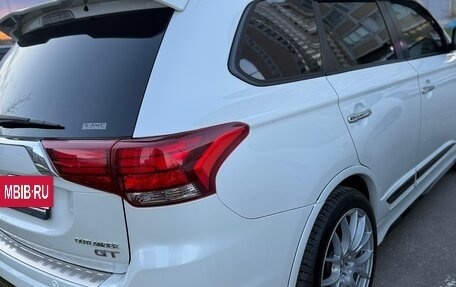 Mitsubishi Outlander III рестайлинг 3, 2017 год, 2 200 000 рублей, 3 фотография