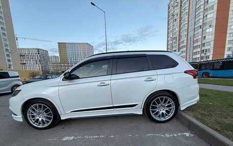 Mitsubishi Outlander III рестайлинг 3, 2017 год, 2 200 000 рублей, 10 фотография