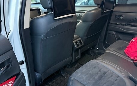 Mitsubishi Outlander III рестайлинг 3, 2017 год, 2 200 000 рублей, 5 фотография