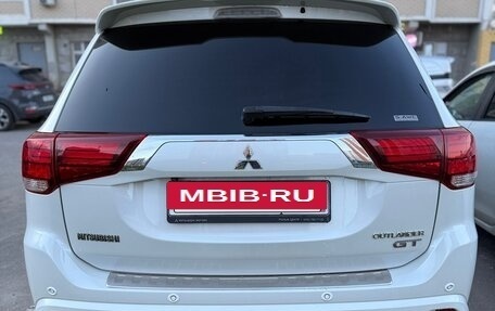 Mitsubishi Outlander III рестайлинг 3, 2017 год, 2 200 000 рублей, 12 фотография