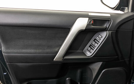 Toyota Land Cruiser Prado 150 рестайлинг 2, 2018 год, 4 600 000 рублей, 19 фотография