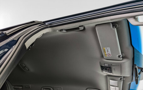 Toyota Land Cruiser Prado 150 рестайлинг 2, 2018 год, 4 600 000 рублей, 23 фотография