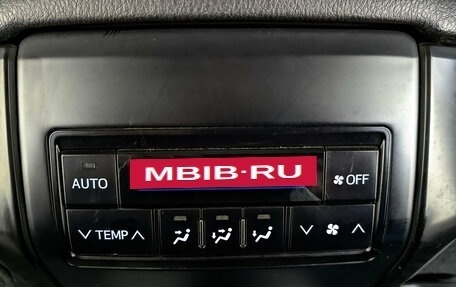 Toyota Land Cruiser Prado 150 рестайлинг 2, 2018 год, 4 600 000 рублей, 26 фотография