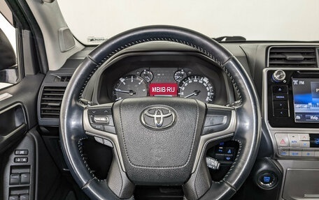 Toyota Land Cruiser Prado 150 рестайлинг 2, 2018 год, 4 600 000 рублей, 22 фотография