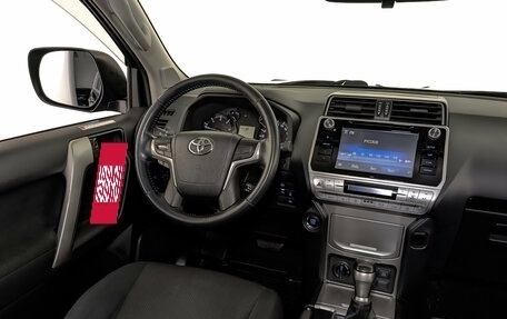 Toyota Land Cruiser Prado 150 рестайлинг 2, 2018 год, 4 600 000 рублей, 29 фотография