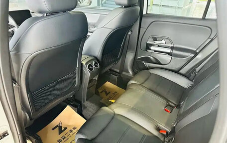 Mercedes-Benz GLA, 2024 год, 3 800 000 рублей, 12 фотография