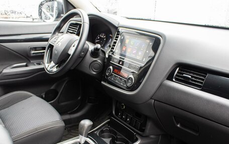 Mitsubishi Outlander III рестайлинг 3, 2019 год, 2 299 000 рублей, 13 фотография