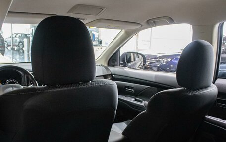 Mitsubishi Outlander III рестайлинг 3, 2019 год, 2 299 000 рублей, 10 фотография