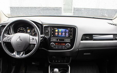 Mitsubishi Outlander III рестайлинг 3, 2019 год, 2 299 000 рублей, 11 фотография