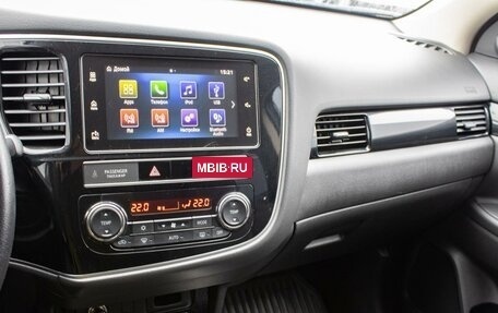 Mitsubishi Outlander III рестайлинг 3, 2019 год, 2 299 000 рублей, 14 фотография