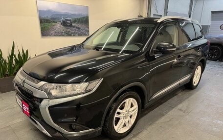 Mitsubishi Outlander III рестайлинг 3, 2019 год, 1 629 000 рублей, 1 фотография