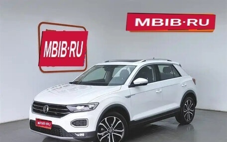 Volkswagen T-Roc I, 2022 год, 1 359 000 рублей, 1 фотография