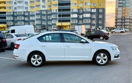 Skoda Octavia, 2019 год, 1 995 000 рублей, 6 фотография