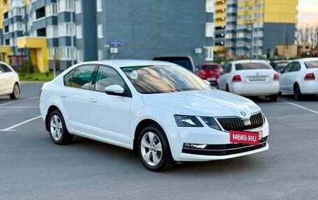Skoda Octavia, 2019 год, 1 995 000 рублей, 5 фотография