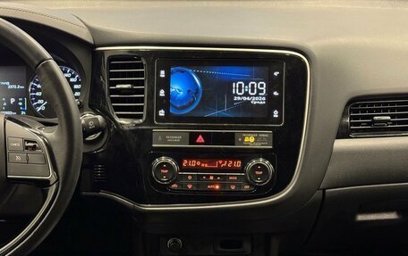 Mitsubishi Outlander III рестайлинг 3, 2019 год, 1 629 000 рублей, 11 фотография